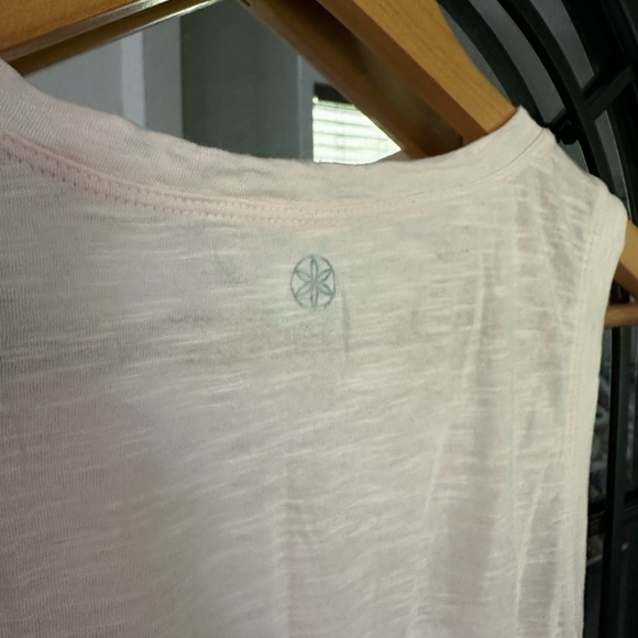 Gaiam Women’s Light Pink Twist Front Tank - Picture 4 of 7